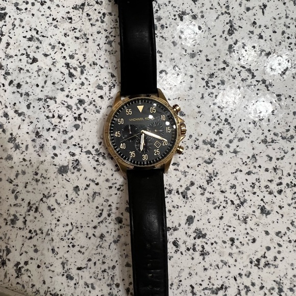 Michael kores watch - Picture 2 of 2